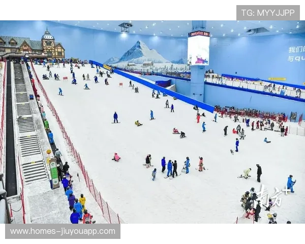 冰雪运动学院完善少儿滑雪教学的场地与气象保障，儿童滑雪训练营